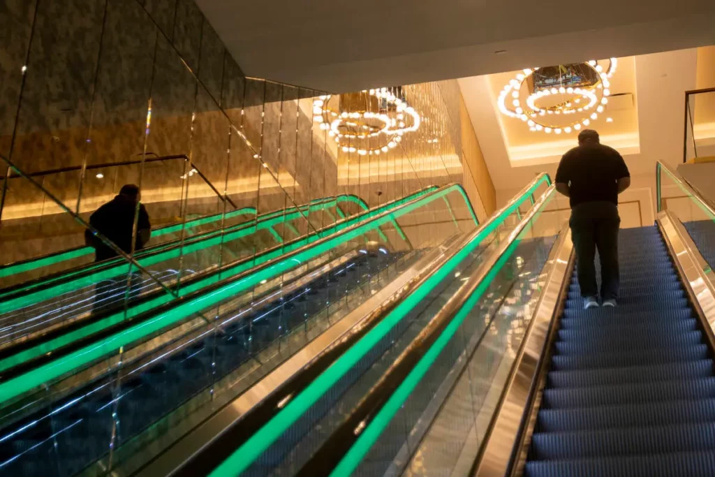 paris las vegas skybridge